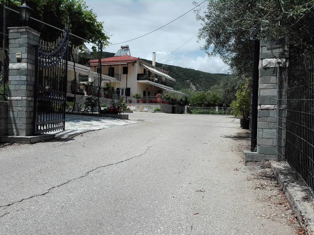 Toulatos Pantelis Apartamento Pouláta Exterior foto